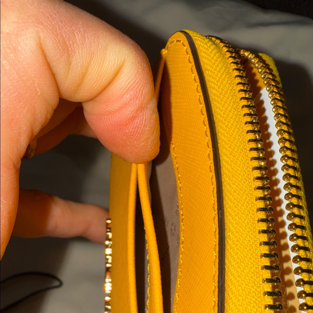 Michael Kors Yellow Gold Wallet NWT - Picture 5 of 13